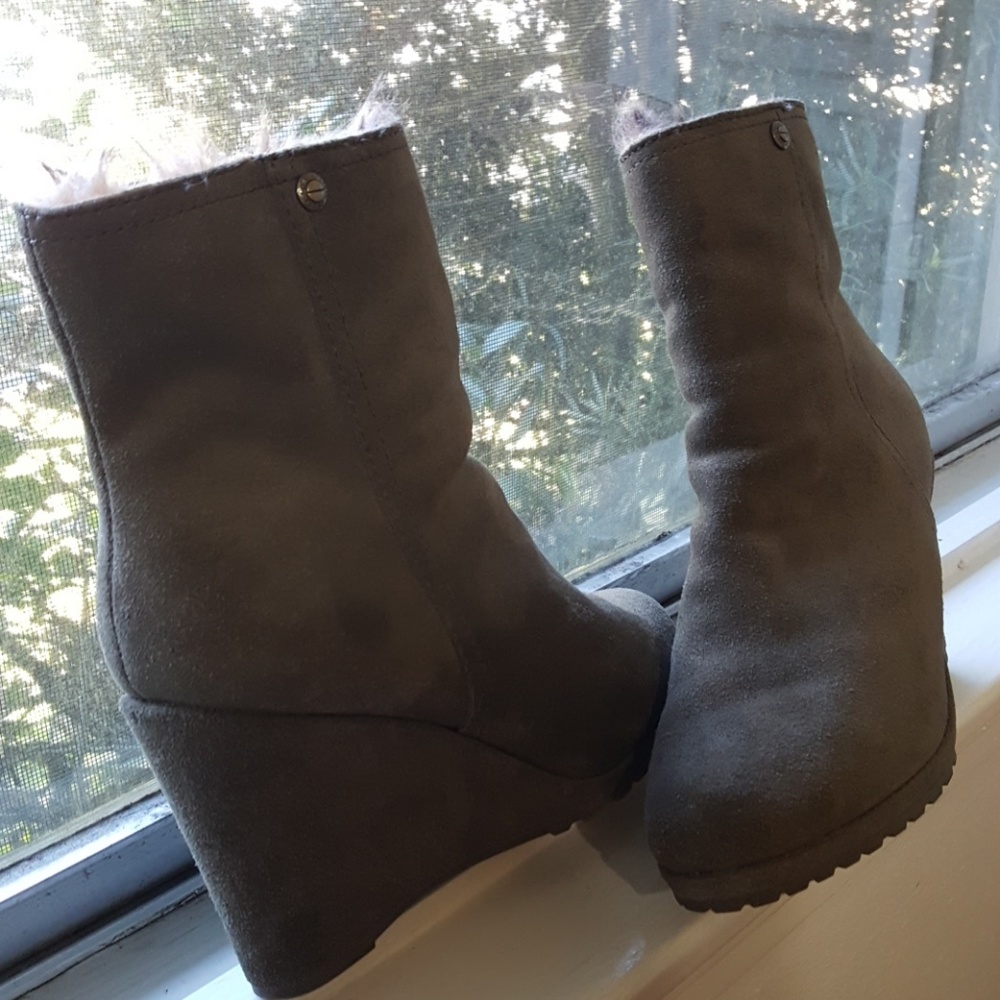 Boots - Picture 2 of 6